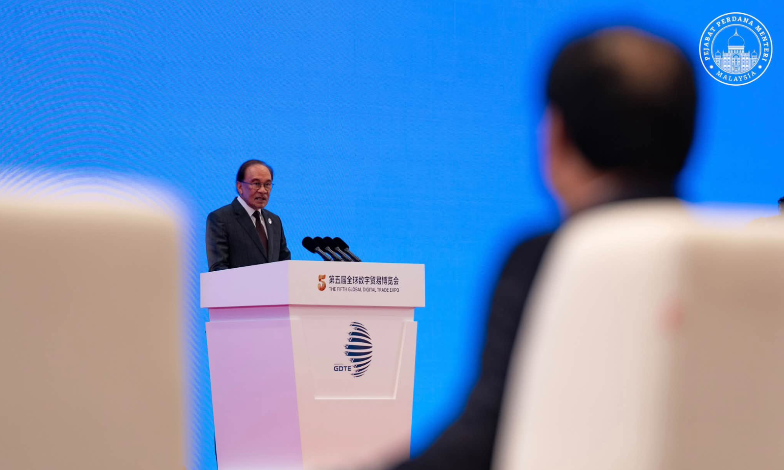 malaysiakini.com - Blooming flowers' in Hangzhou: Anwar invokes Chinese proverb for shared prosperity