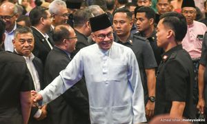 Anwar mahu GLC bantu pekerja berpendapatan rendah