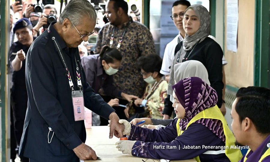 Dr M: Mobile phone barring can prevent vote-buying