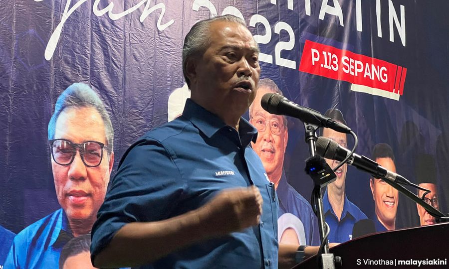 Muhyiddin presents PN's anti-corruption pledge ahead of polls 