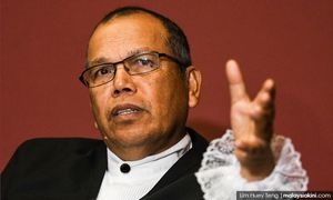 Bekas ketua hakim negara diterima masuk sebagai peguam