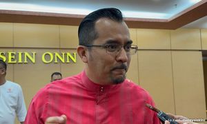 Amid attacks, Umno holds closed-door briefing on Zahid's DNAA