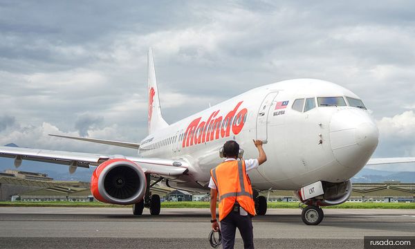 峇迪航空班机延误逾8小时，陆兆福命向乘客道歉