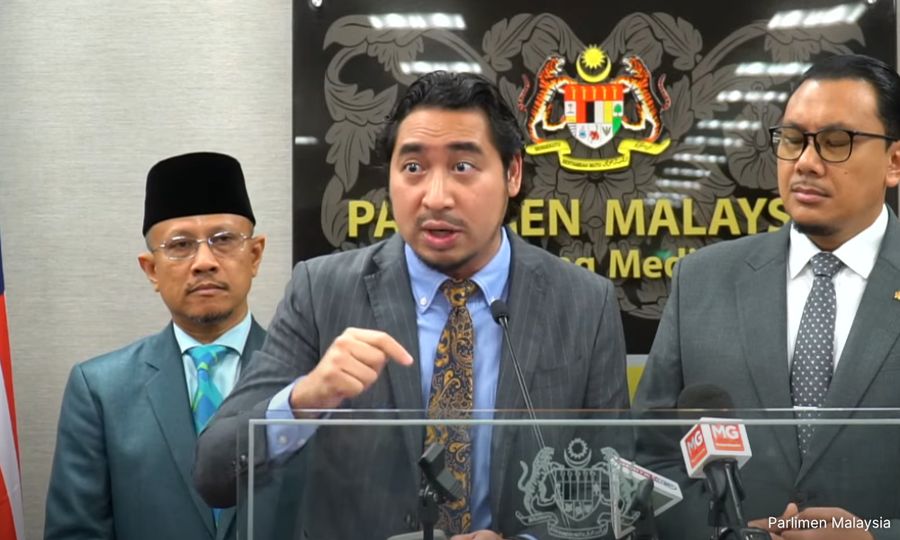 Is Tiong China's tourism minister or Malaysia's, asks Wan Fayhsal