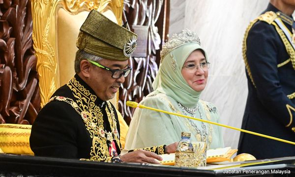 Agong expresses desire to drive on Pan Borneo Highway