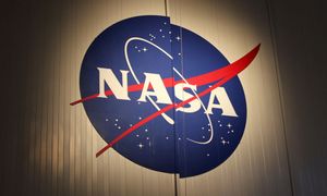 Angkasawan Nasa yang terkandas selamat kembali ke bumi