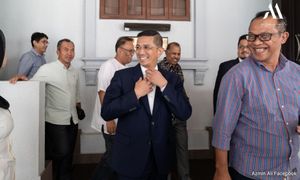 Egg importer fails in defamation suit against Azmin