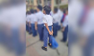 'Abang, kamu tidak ada seluar sekolah lain ke?'
