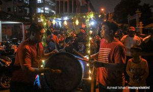 ESEI FOTO | Generasi penerus tradisi ‘ketuk-ketuk’ kejut sahur