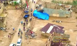 Debu, lumpur tebal selubungi Aceh Tamiang, penduduk mula bangkit