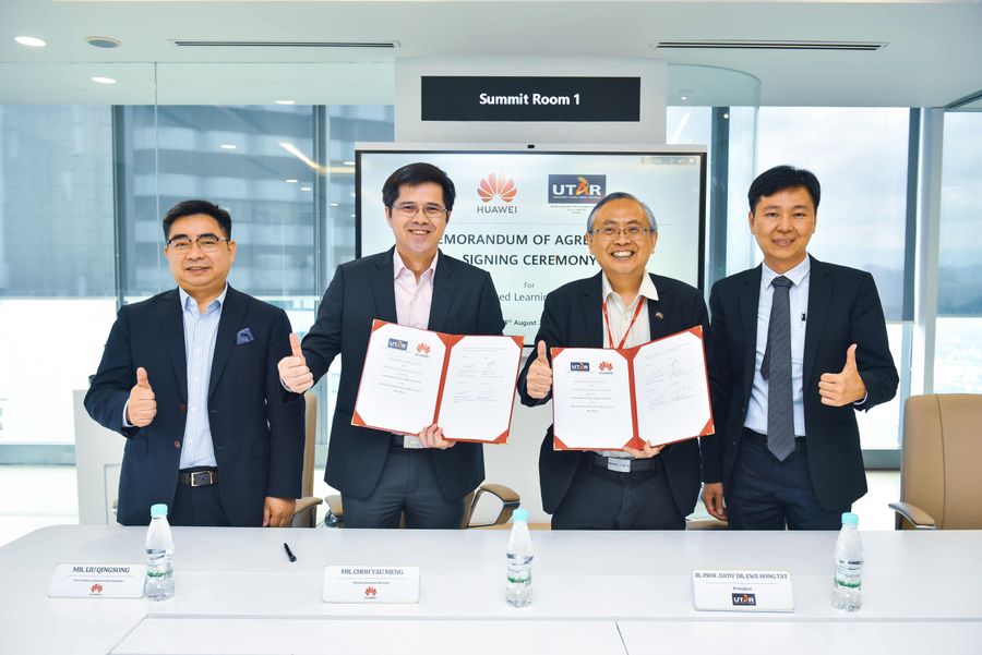 Huawei Malaysia On-The -Job Training in Work-Based Learning UTAR Tech Degree