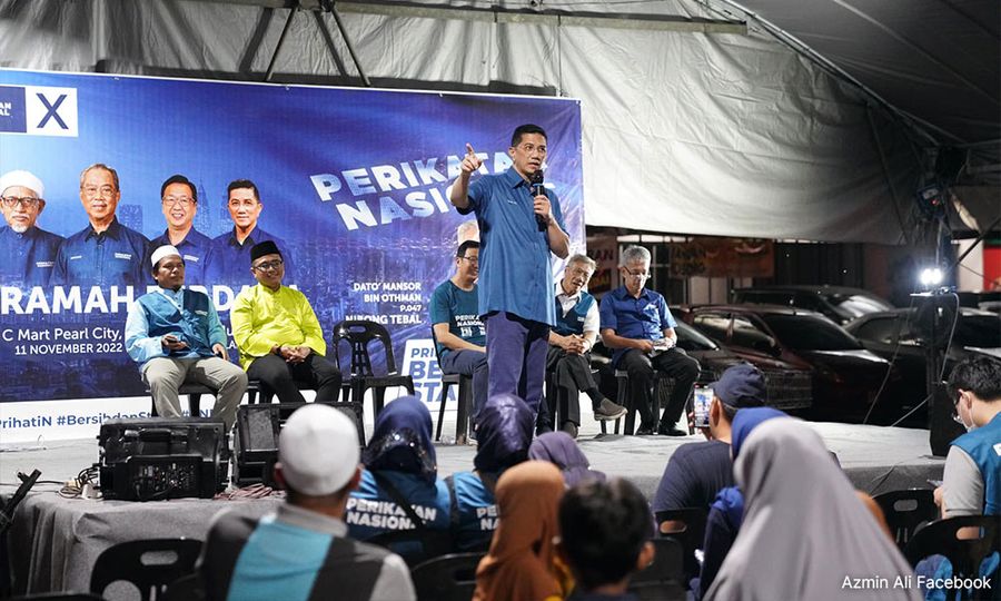 Azmin pertahan Sanusi isu kenyataan wanita tak sesuai wakili Sik