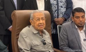 Mahathir tak sertai perarakan peguam minggu depan
