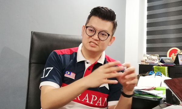 抗议贴郭素沁“老婆娘”标签，俞利文斥艾科玛无礼歧视