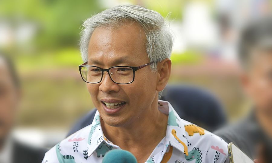 How could you afford these shares, Pua asks Azam