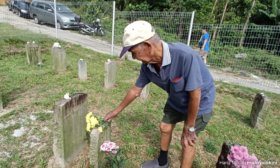 Tragedi 13 Mei: Meniti nisan ke nisan cari nama abang