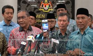 Suspicious car parked near Hadi's house - PAS