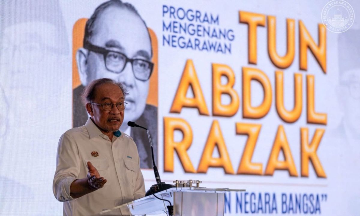 Anwar revives Razak