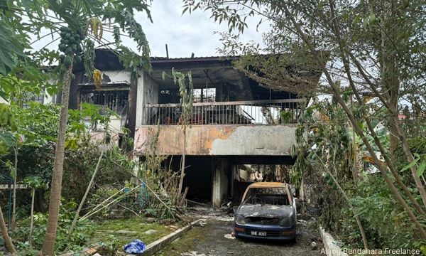 Former Berita Harian editor receives aid after home razed in fire