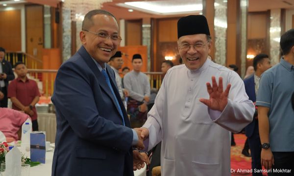 ULASAN | Anwar PMX vs Samsuri RXZ: Dua sungai, satu lautan