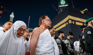 Anwar, Wan Azizah tunai umrah, munajat untuk Palestin