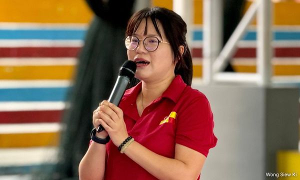 在议会为民传达养猪业心声，王诗棋强调职责履行