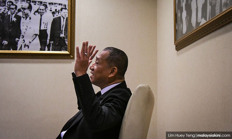 Biar Rafizi berhenti, jangan pujuk -  Nazri