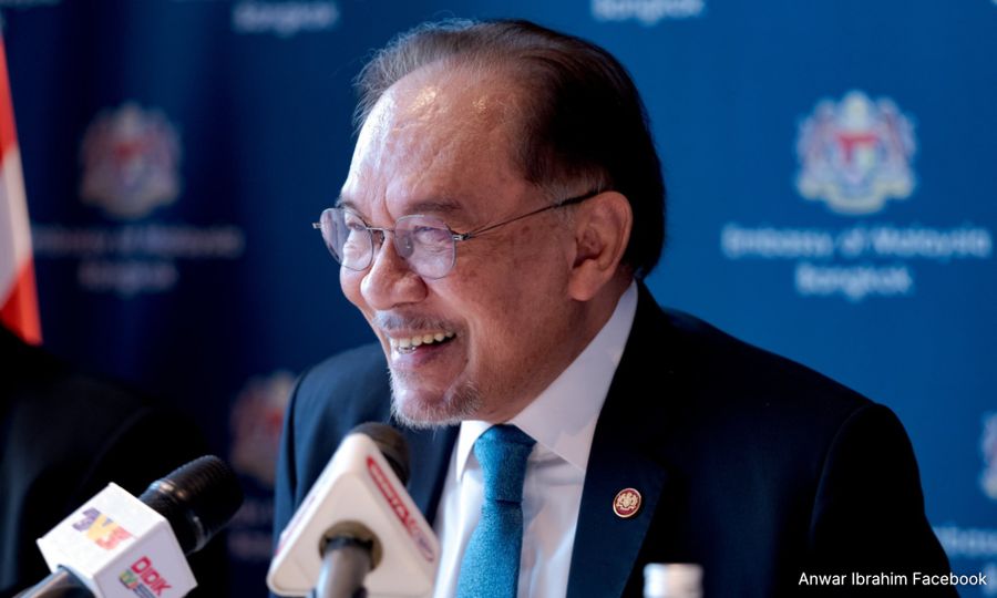 PKR polls: Anwar breaks into song, rules out cabinet reshuffle