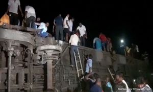 Lebih 200 maut, ratusan cedera kereta api bertembung di India