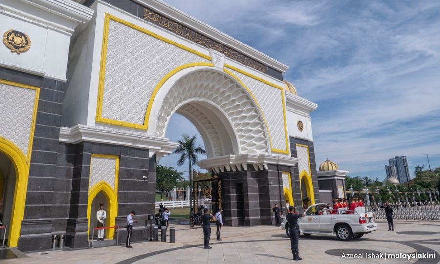 Sultan Ibrahim tiba di ibu negara untuk lafaz sumpah jawatan Agong 