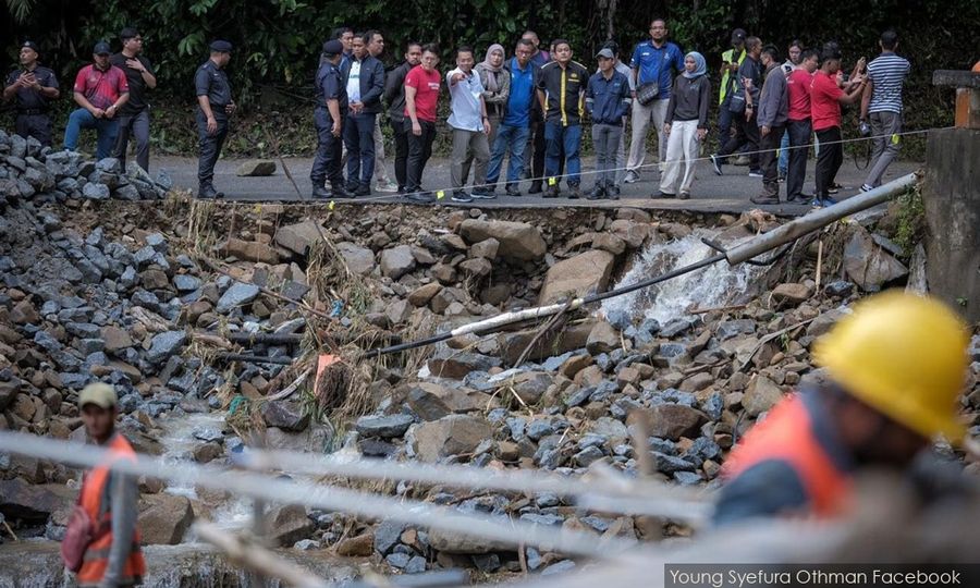Debris flow: Parts of roads heading to Bentong from Gombak closed