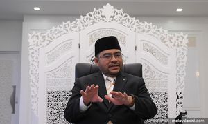 ULASAN | Pertahan undang-undang syariah secara objektif, kolektif