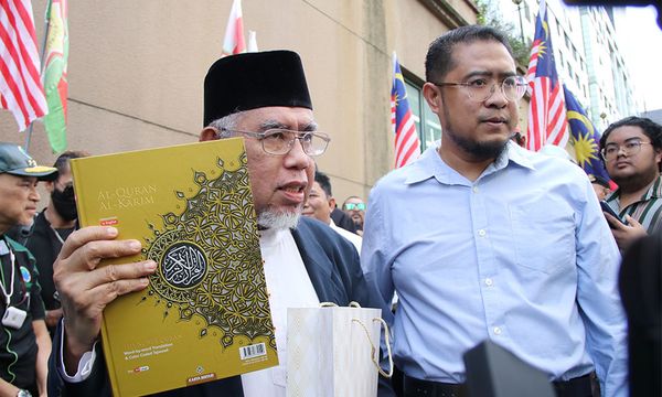 Muslim groups urge Swedish envoy to read Quran, find message of peace