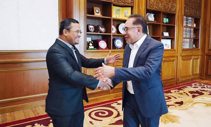 Amirudin pays courtesy call on PM