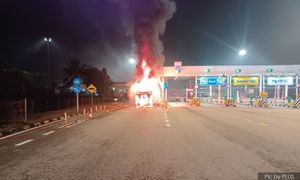 Bas persiaran terbakar, 44 pelancong dan pemandu nyaris rentung