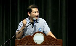 为努鲁依克巴争议缓颊，惟拉菲兹冀未来避免裙带