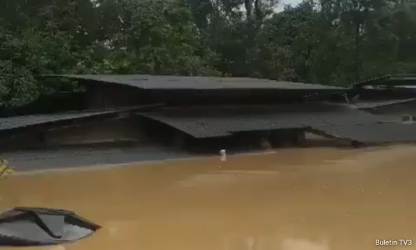 Downtown Kota Bharu hit by overflow from Sg Kelantan - cops