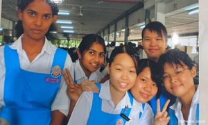 Gadis India di SJKC, satu-satunya Melayu di kolej