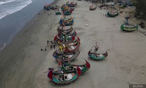 Cyclone Mocha floods Myanmar port city, sparing major refugee camps