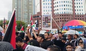 Anti-Israel rally marches in KL rain, leaders want Trump invitation revoked