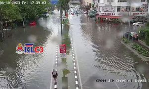 Hujan lebat: Banjir kilat landa KL