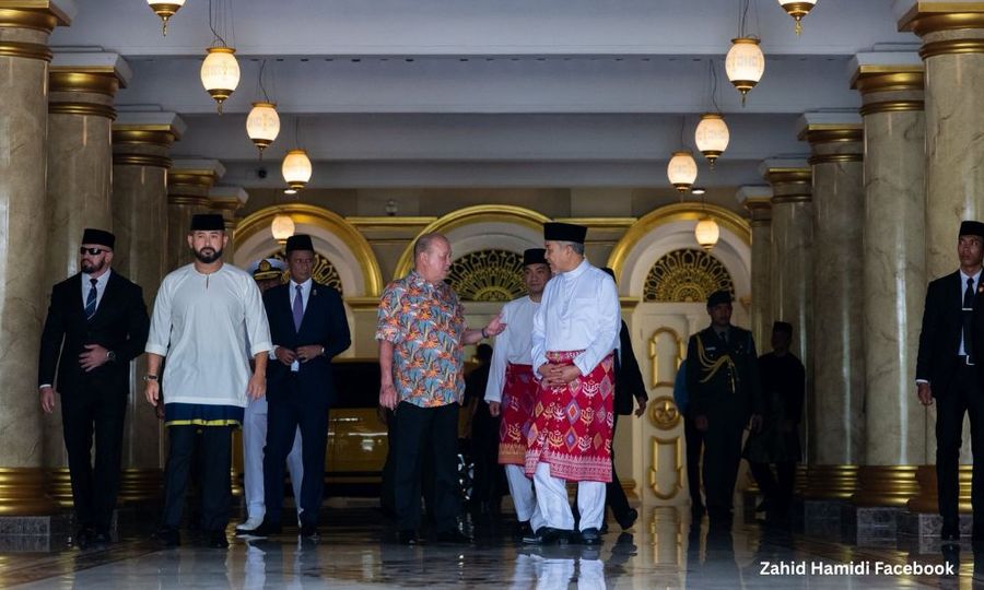 SNAPSHOT | Zahid: Didn't discuss Johor polls with Agong; alleged bullying at S'wak campus