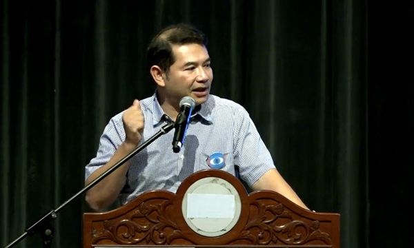 为努鲁依克巴争议缓颊，惟拉菲兹冀未来避免裙带