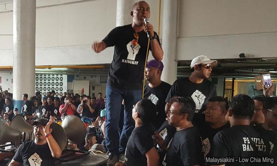 Black-red-shirts, don’t deny yellow-shirts’ right to rally, too