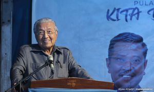 Dr M says time for Umno members to abandon party