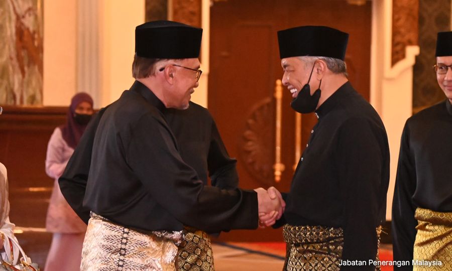 Anwar committing 'harakiri' if Zahid chosen as DPM - veteran journalist