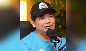 Rafizi: Albert's no hero, but recipients in public office must face music first