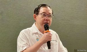 林冠英斥外交部软弱应对烟霾，建议1000税扣买净化器