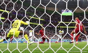 Piala Dunia: Tuan rumah Qatar pasukan pertama tersingkir