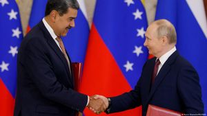 Why the Kremlin is keeping quiet after Maduro's ouster